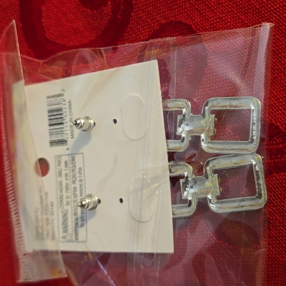 D’Bello Earrings _ Glam for less! - Picture 2 of 2